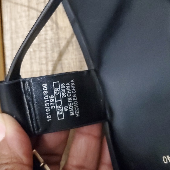 Zara Women's Black Flat Strappy Sandal With Metal Ornament Sz 9 (40) - Picture 9 of 11